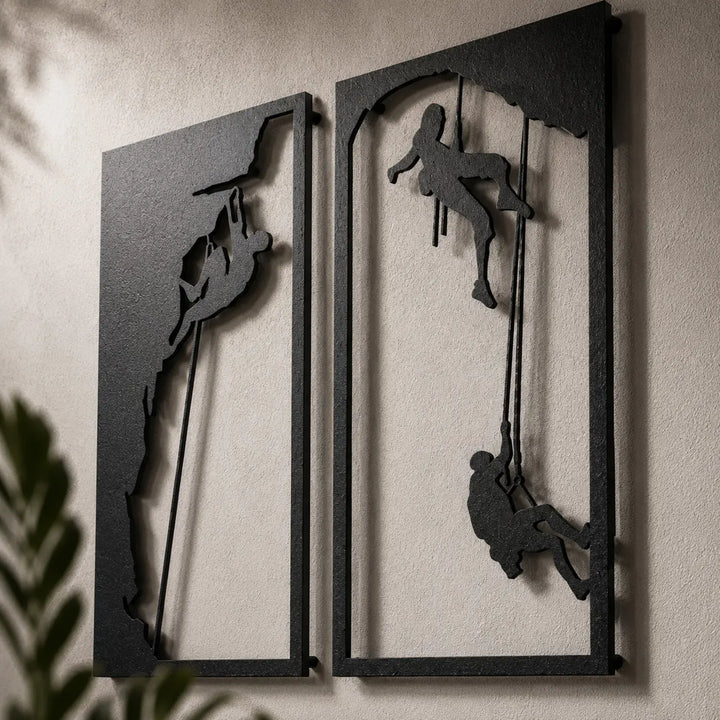 Close-up van het premium 1.5mm dikke staal van de 'Peak Challenge' wandkunst. Close-up of the premium 1.5mm thick steel on the 'Peak Challenge' wall art.