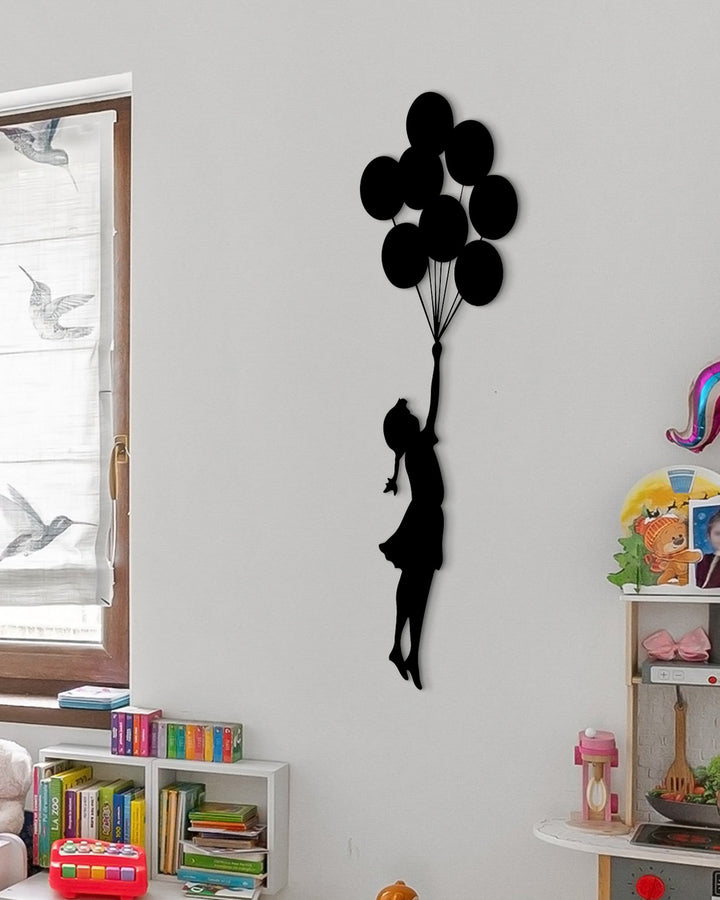 Vliegend Meisje met Ballonnen | Metalen Wanddecoratie