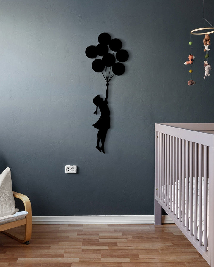 Vliegend Meisje met Ballonnen | Metalen Wanddecoratie