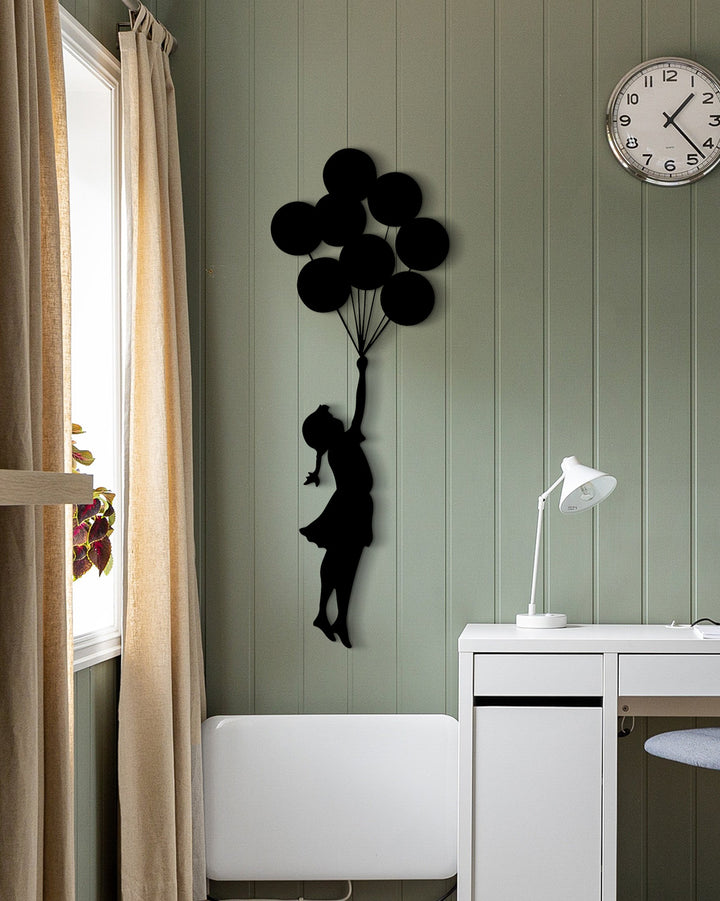Vliegend Meisje met Ballonnen | Metalen Wanddecoratie