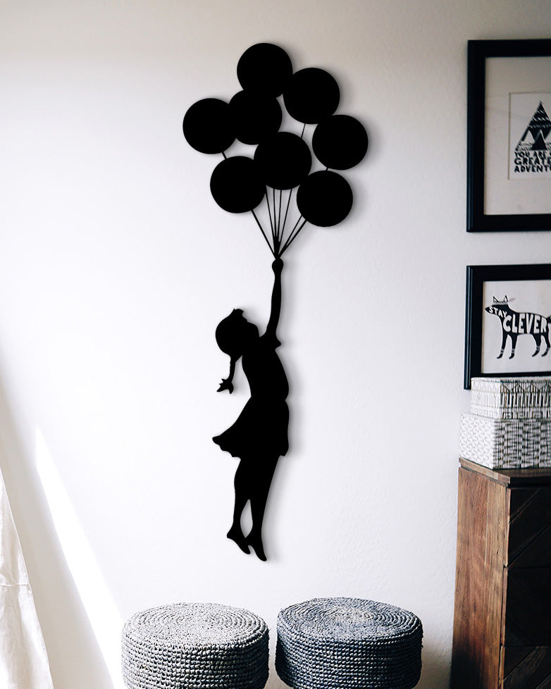 Vliegend Meisje met Ballonnen | Metalen Wanddecoratie