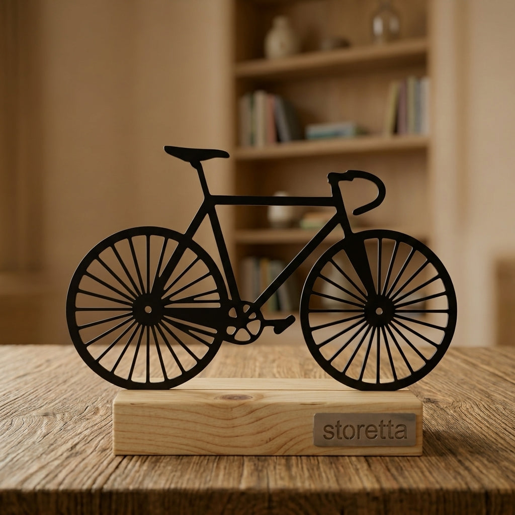 De Fiets – Minimalistisch Metalen Sculptuur op Houten Voet
