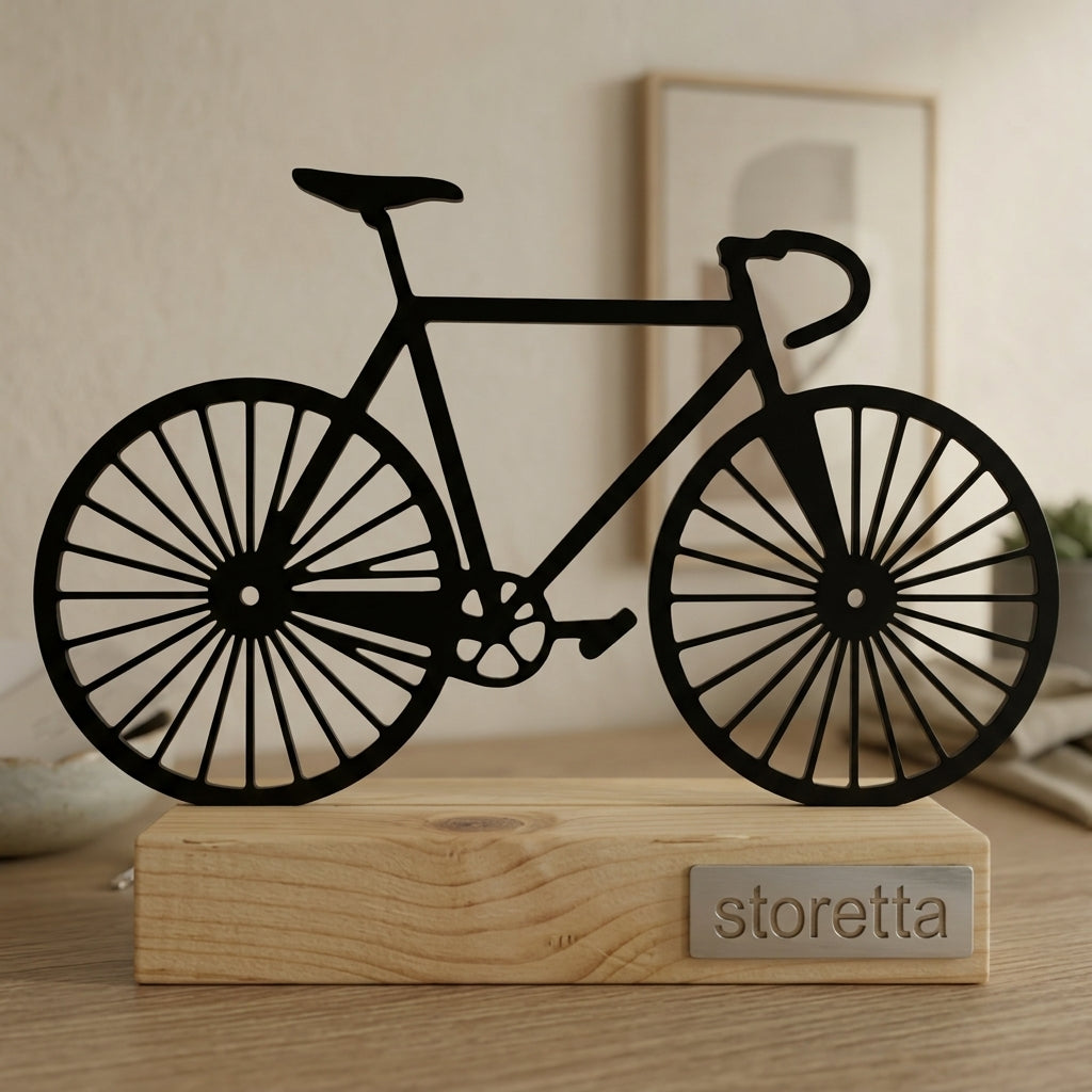 De Fiets – Minimalistisch Metalen Sculptuur op Houten Voet
