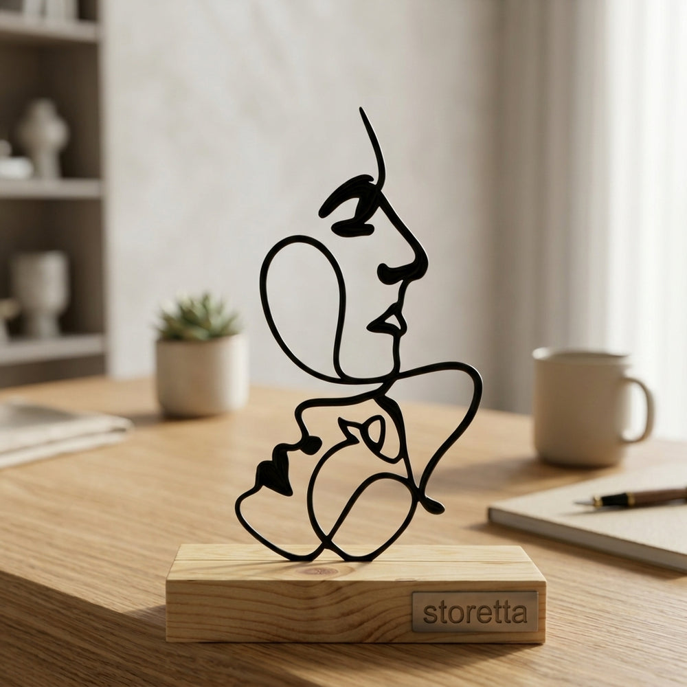 Verbonden gezichten beeldje op sokkel met vloeiende stalen lijnen voor dressoir, design kasten of vensterbank.