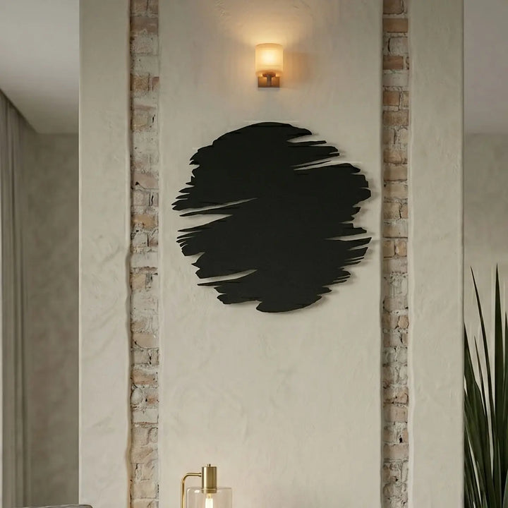 Rustgevende abstracte metalen wandkunst voor een moderne slaapkamer. Calming abstract metal wall art for a modern bedroom.