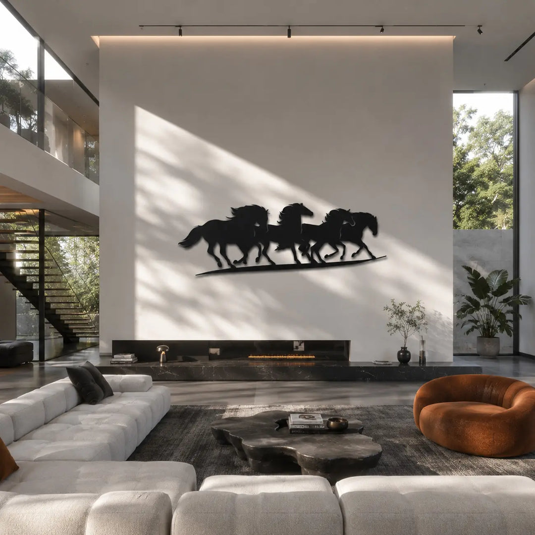 Zwarte metalen muurkunst van wilde paarden in een modern of industrieel interieur, brengt dynamiek en pure vrijheid in de ruimte.
