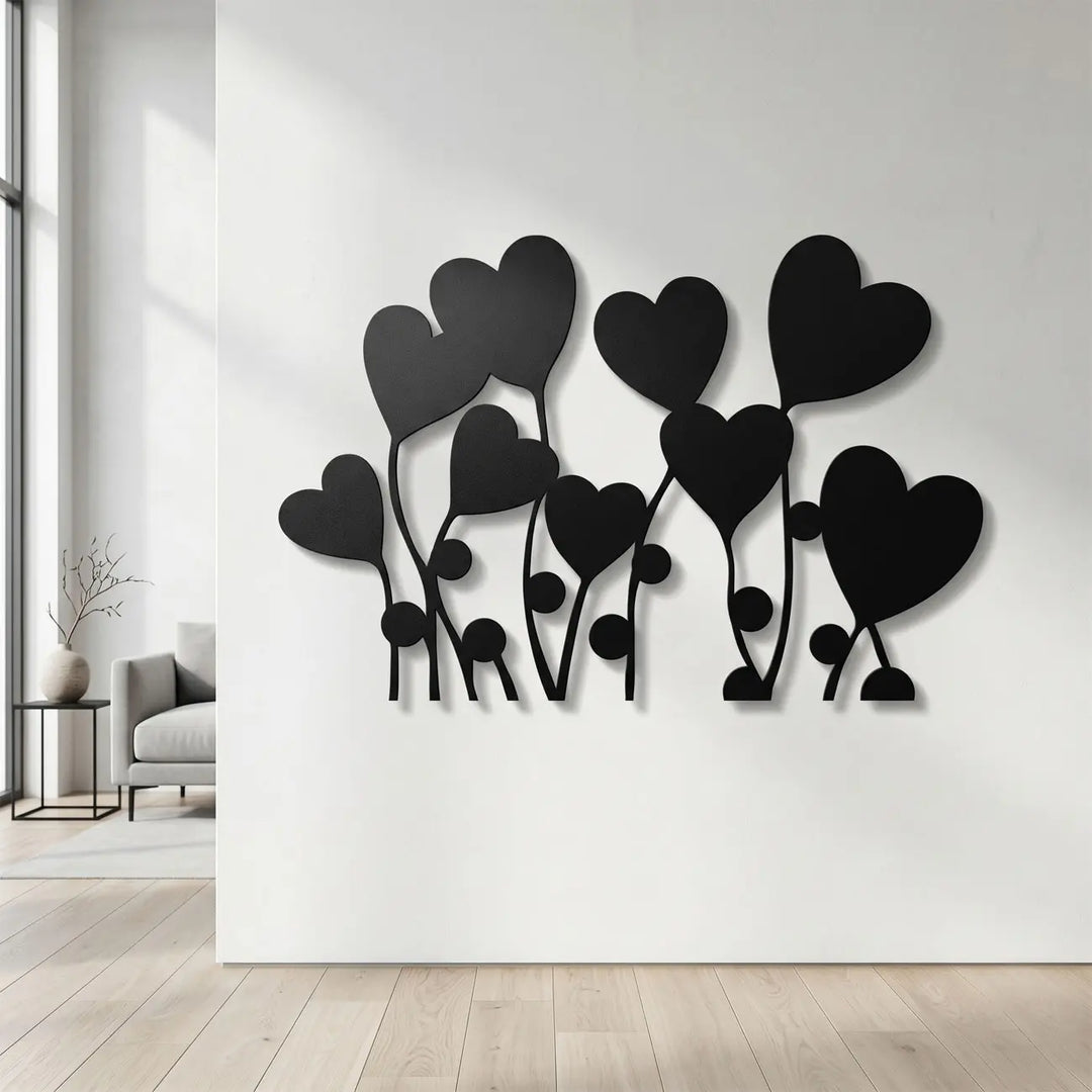 Sfeervolle zwarte metalen wanddecoratie 'Blooming Hearts'. Een romantische en elegante eyecatcher voor in de woonkamer.