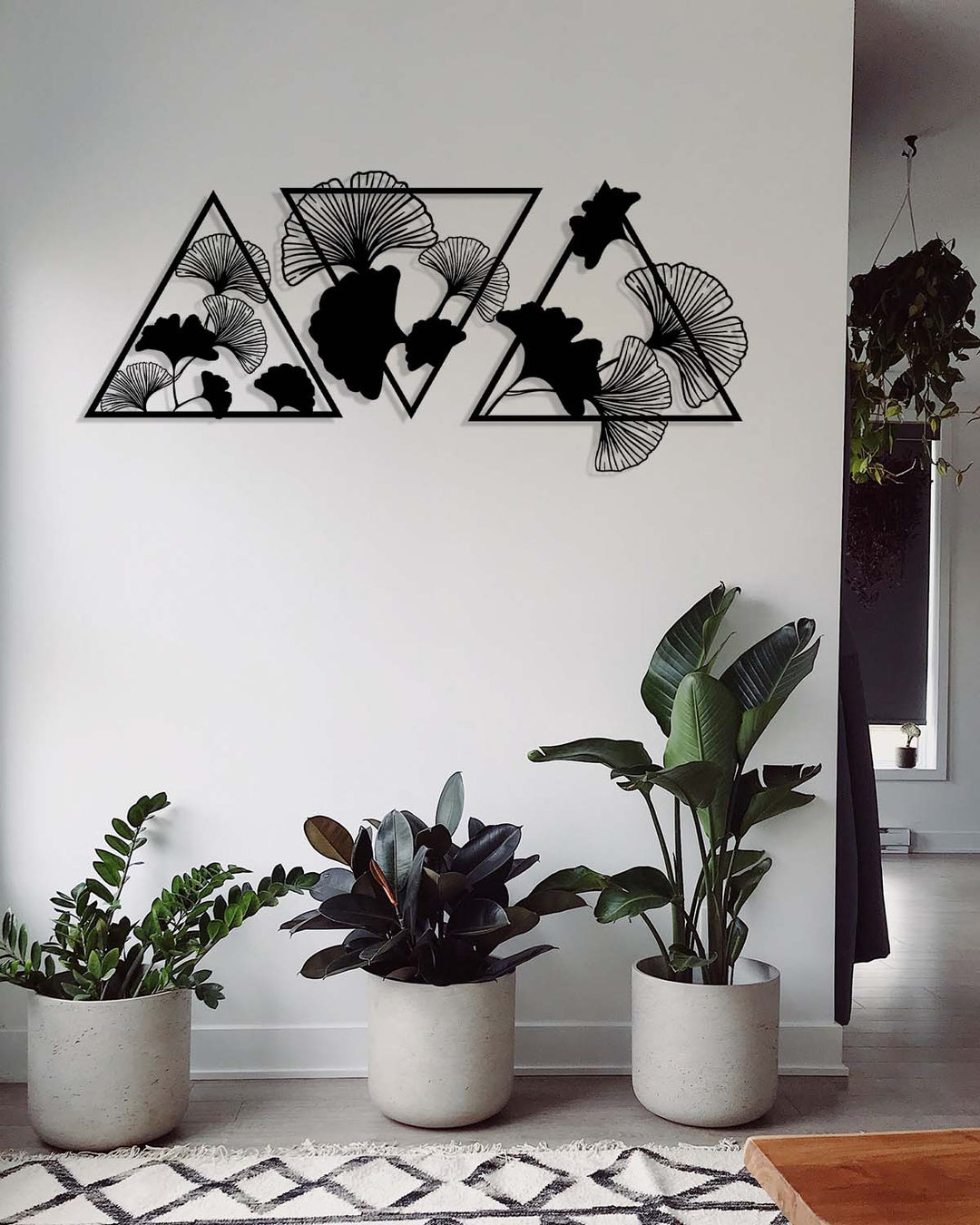Zwarte metalen Ginkgo Biloba wanddecoratie set van 3. Een perfecte, natuurlijke eyecatcher voor een gastvrije entree of hal vol groene planten.