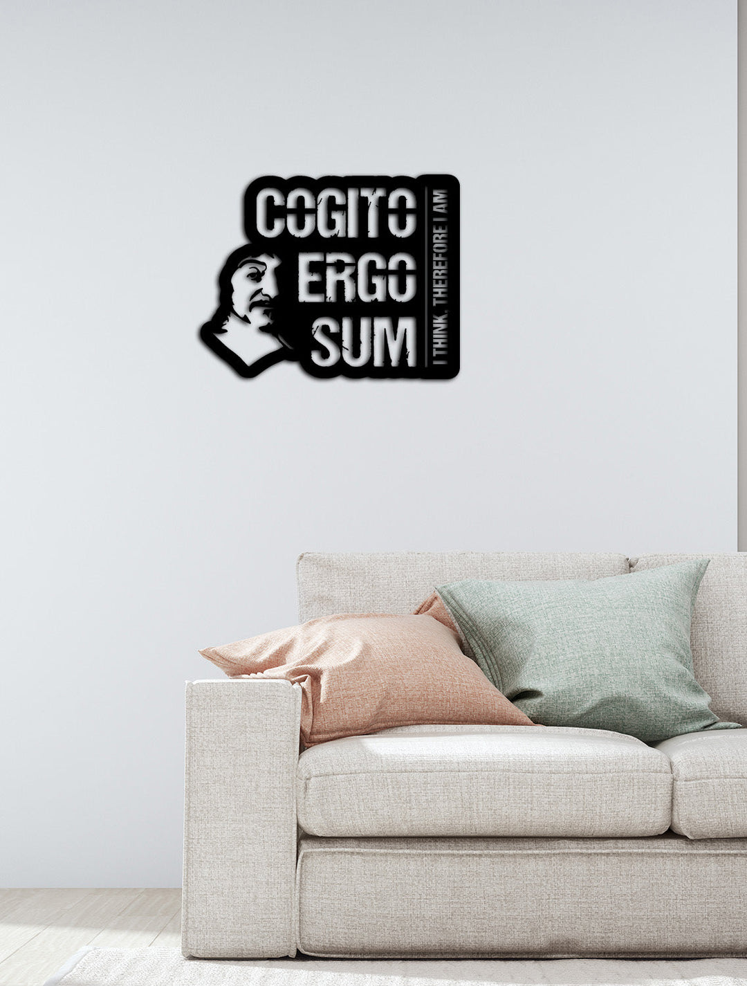 Modern interieur in de woonkamer met de filosofische 'Cogito Ergo Sum' metalen wandkunst. Elegant modern living room metal wall decor.