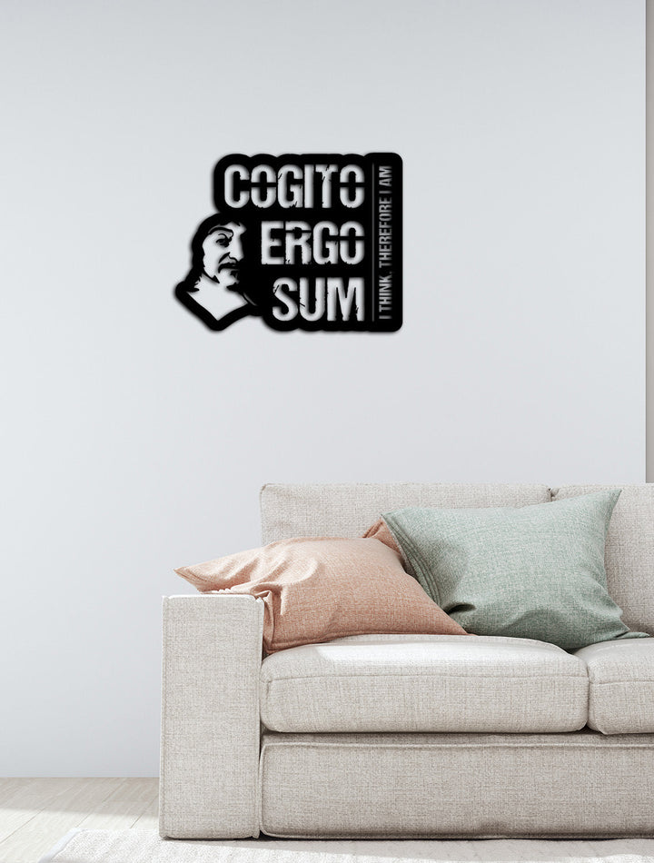 Modern interieur in de woonkamer met de filosofische 'Cogito Ergo Sum' metalen wandkunst. Elegant modern living room metal wall decor.
