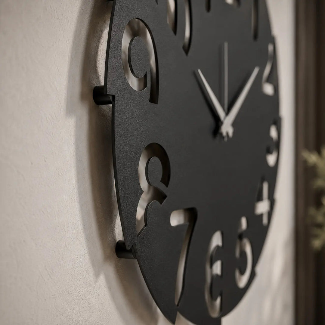 Ontdek de premium kwaliteit. Gemaakt van 1.5mm staal met een matzwarte poedercoating, een geruisloos uurwerk en een prachtig 3D-schaduweffect op de muur.