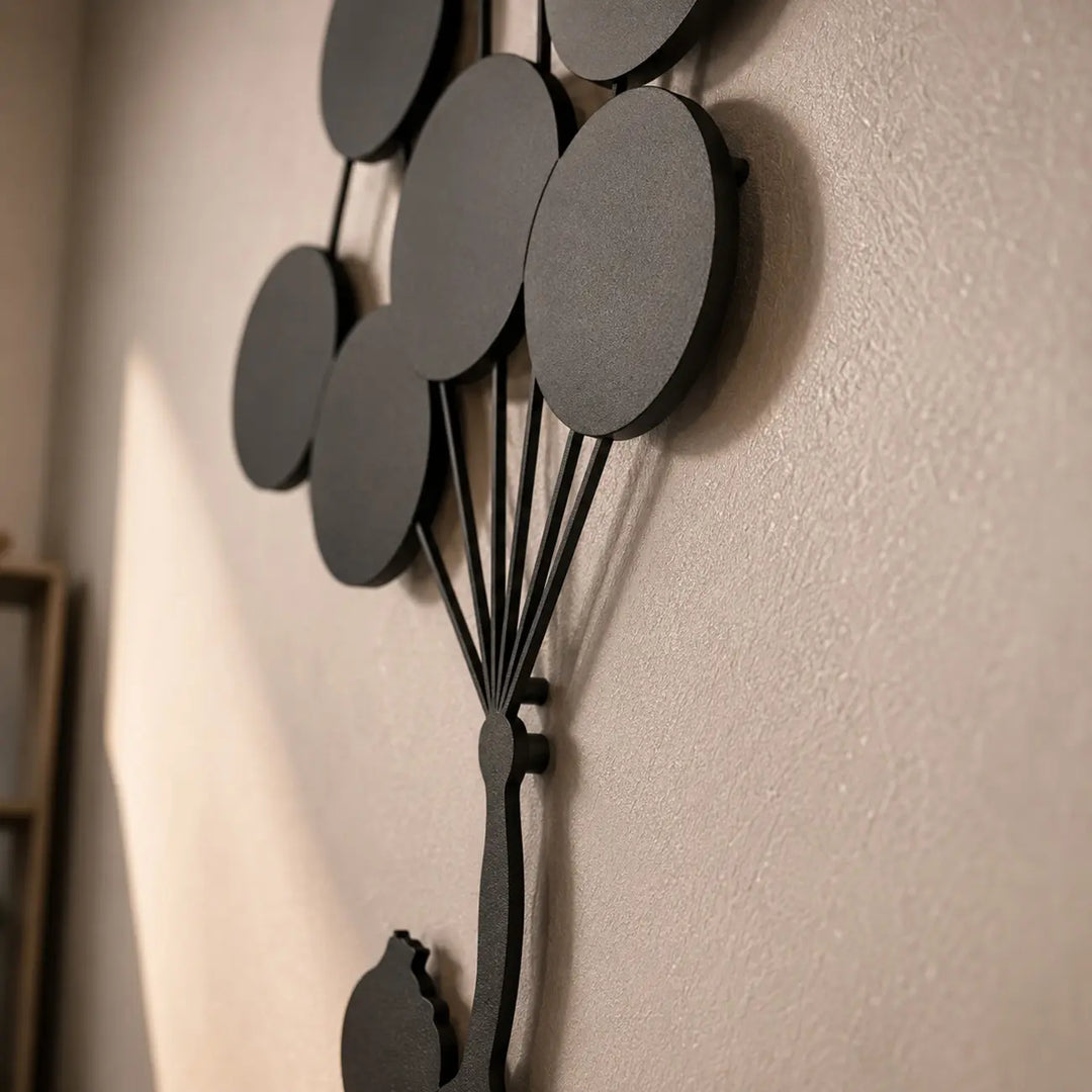 Ontdek de premium kwaliteit van onze muurkunst. Gemaakt van 1.5mm staal met een matzwarte poedercoating en een betoverend 3D-schaduweffect op de muur.