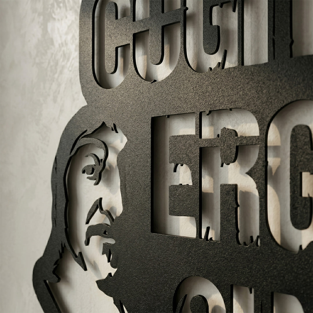 Close-up van het 2 cm 3D-schaduweffect van de 'Cogito Ergo Sum' metalen wanddecoratie. Detail shot of the 2cm 3D shadow effect on metal wall art.