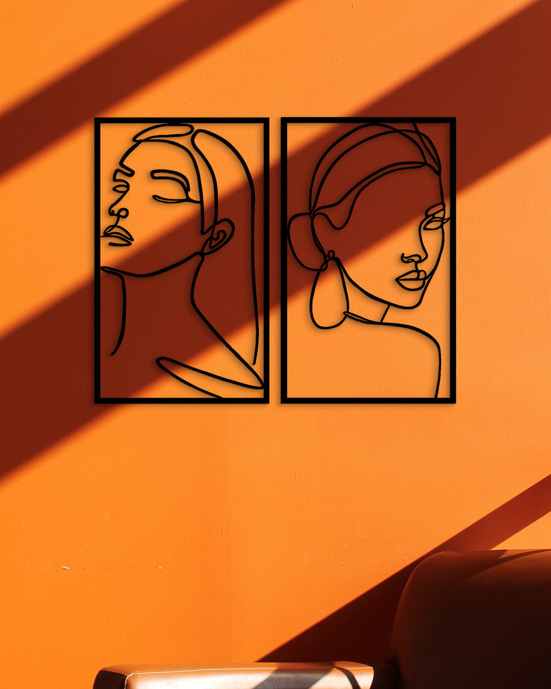 Vier vrouwelijke energie met deze prachtige abstracte line art wanddecoratie. Celebrate feminine energy with this beautiful abstract line art wall decor.