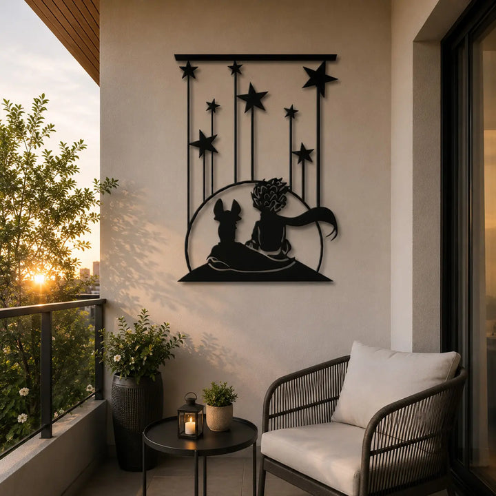 Sfeervolle metalen wanddecoratie van De Kleine Prins en de vos. Breng een vleugje magie en nostalgie naar uw gezellige balkon, veranda of overkapping.