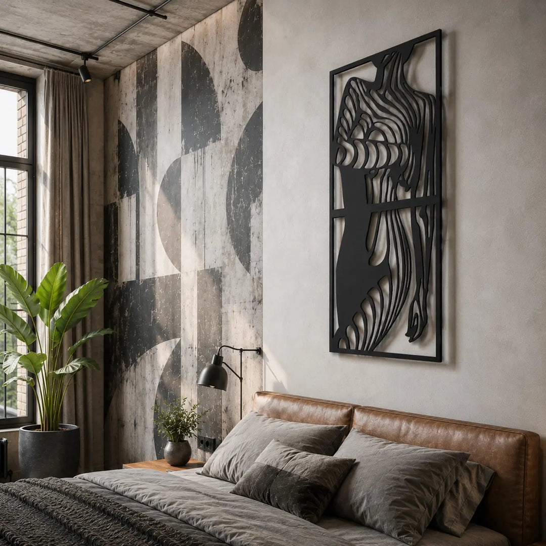 Elegante set van twee abstracte metalen wanddecoraties met vrouwelijke line art. Brengt een rustgevende en chique sfeer in de moderne slaapkamer.