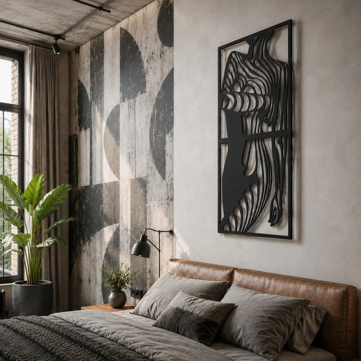 Elegante set van twee abstracte metalen wanddecoraties met vrouwelijke line art. Brengt een rustgevende en chique sfeer in de moderne slaapkamer.