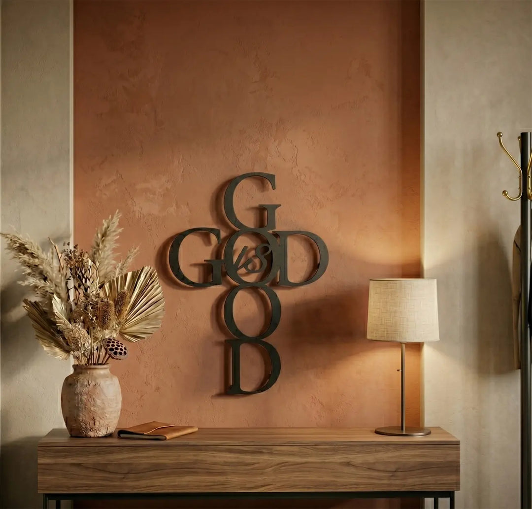 Verwelkom uw gasten met de betekenisvolle 'God is Goed' metalen wanddecoratie in de hal. Een prachtige geloofsbelijdenis bij binnenkomst.