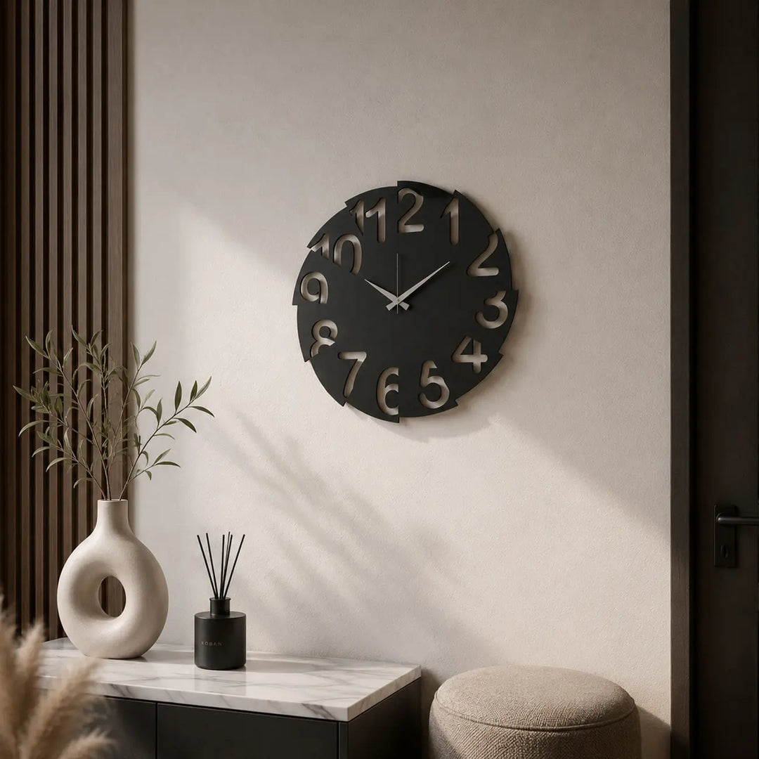 Kom nooit meer te laat en maak een stijlvolle eerste indruk! De 'Vortex Motion' metalen wandklok is de perfecte eyecatcher voor in de hal of entree.