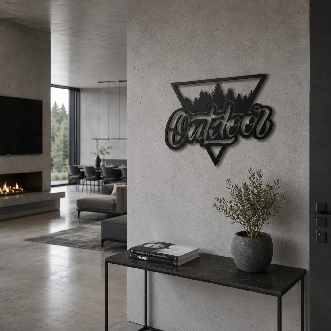 Een natuurlijke binnenkomst met de 'Outdoor' wanddecoratie in de gang of hal. A natural welcome with the 'Outdoor' metal wall decor in the hallway.