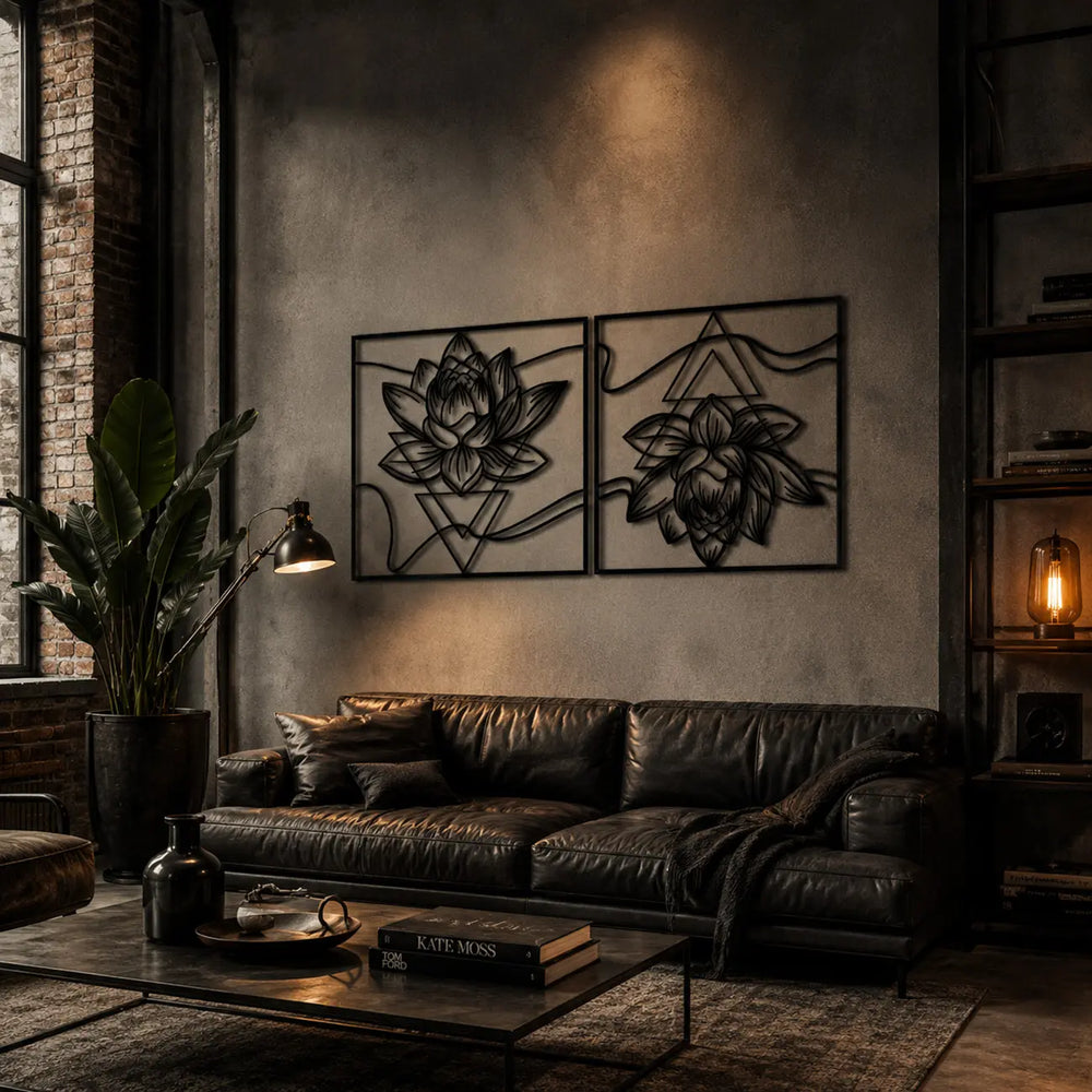 Set van 2 zwarte metalen lotusbloemen voor aan de muur. Een perfecte geometrische eyecatcher die een modern vleugje rust toevoegt aan een stoere en industriële woonkamer.