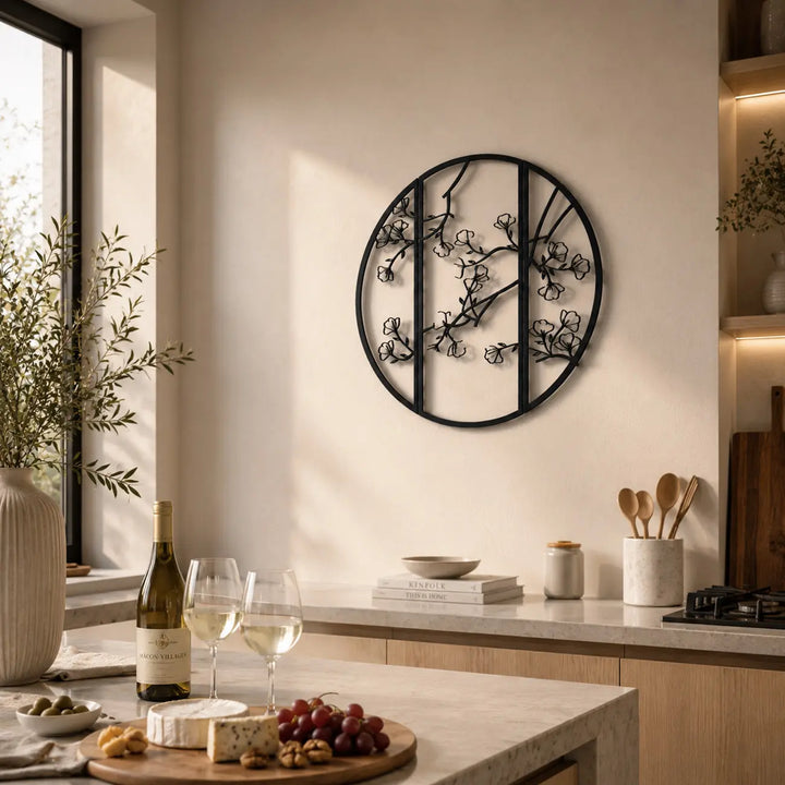 Breng de natuur naar je keuken of eethoek met de ronde metalen bloesemtakken wanddecoratie. Matzwart, duurzaam en makkelijk op te hangen