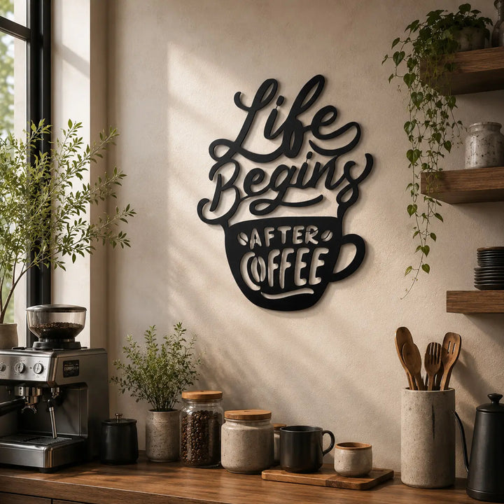 Stijlvolle metalen muurkunst voor de koffiehoek met een prachtig 3D-schaduweffect en moderne typografie.