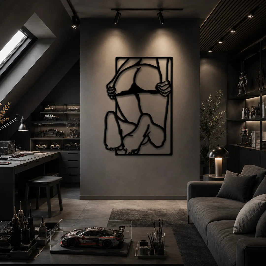 Sfeervolle line art metalen wanddecoratie van een vrouwenrug, de perfecte artistieke toevoeging voor een ontspannen en inspirerende sfeer in uw zolder of hobbyruimte.