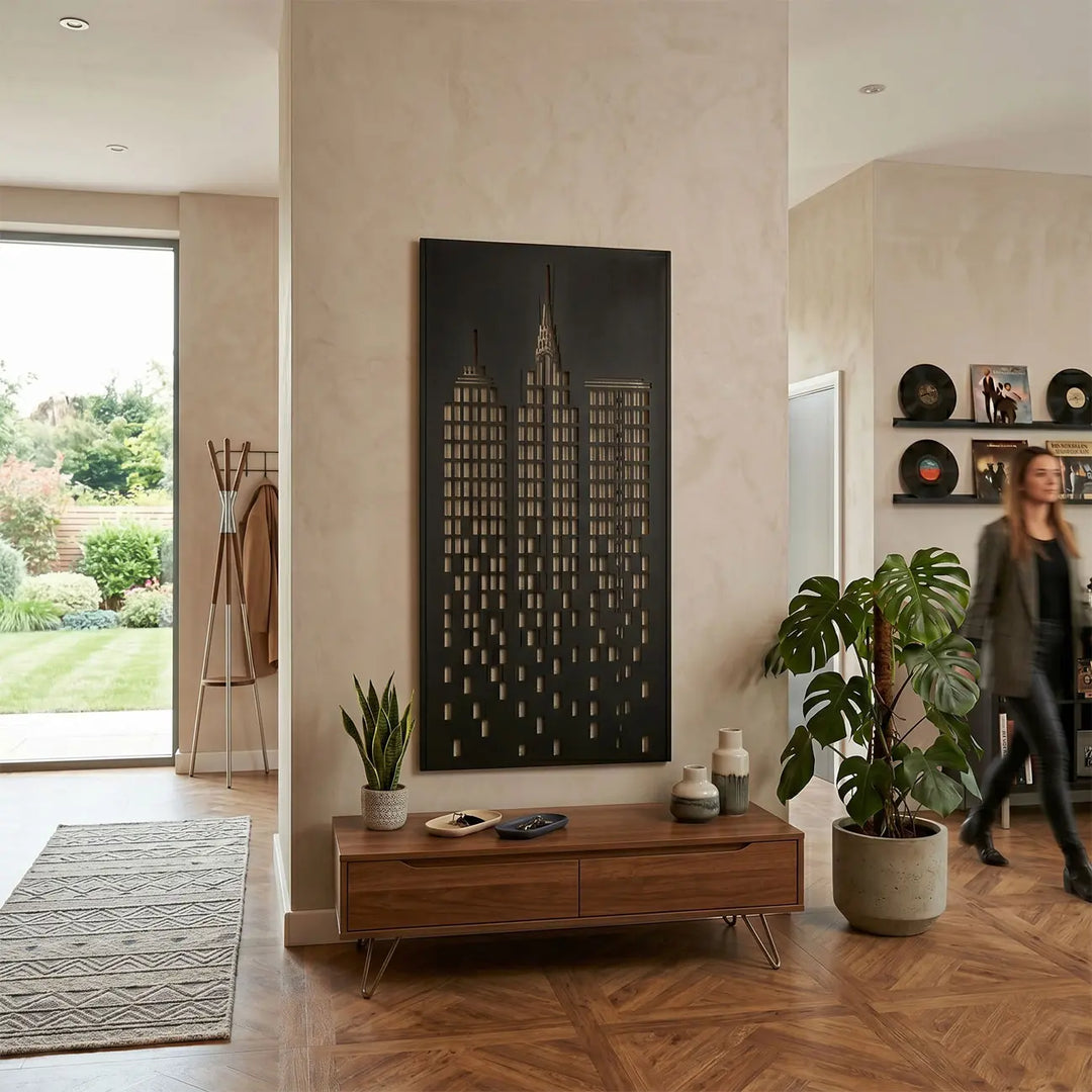 Verwelkom uw gasten direct met stijl. Deze luxe metalen skyline decoratie is een echte blikvanger in de hal of entree.