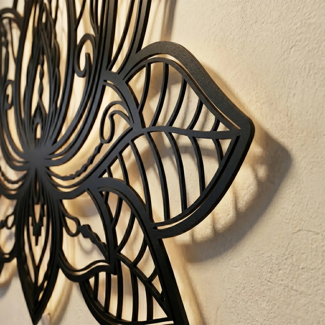 Close-up van de krasbestendige matzwarte poedercoating op het stalen lotus design.