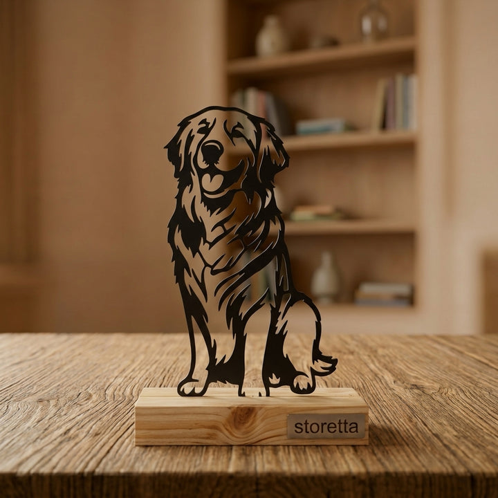Metalen Golden Retriever sculptuur op massief hout behandeld met teakolie, een dierbaar cadeau voor hondenbezitters.