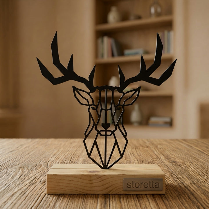 Metalen geometrische hertenkop sculptuur op massief hout behandeld met teakolie, een stijlvol designcadeau.