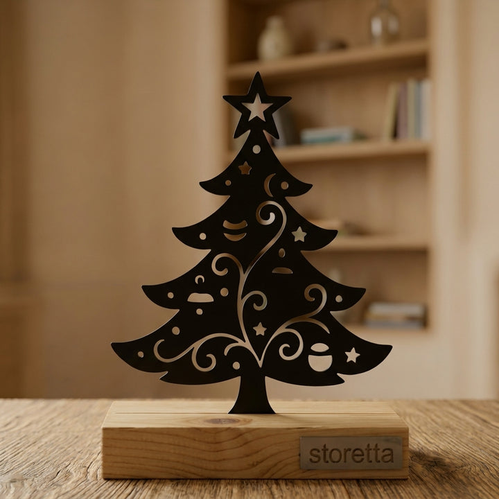Metalen kerstboom sculptuur op geüpcycled massief hout behandeld met teakolie, een duurzaam kerstcadeau.