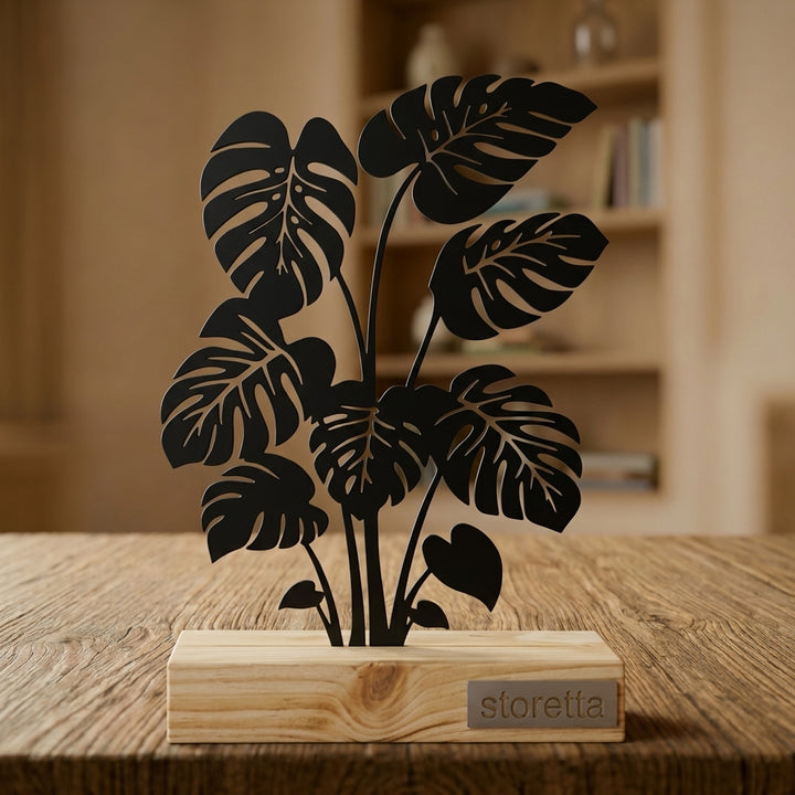 Metalen Monstera sculptuur op geüpcycled massief hout met teakolie, het perfecte cadeau voor plantenliefhebbers.