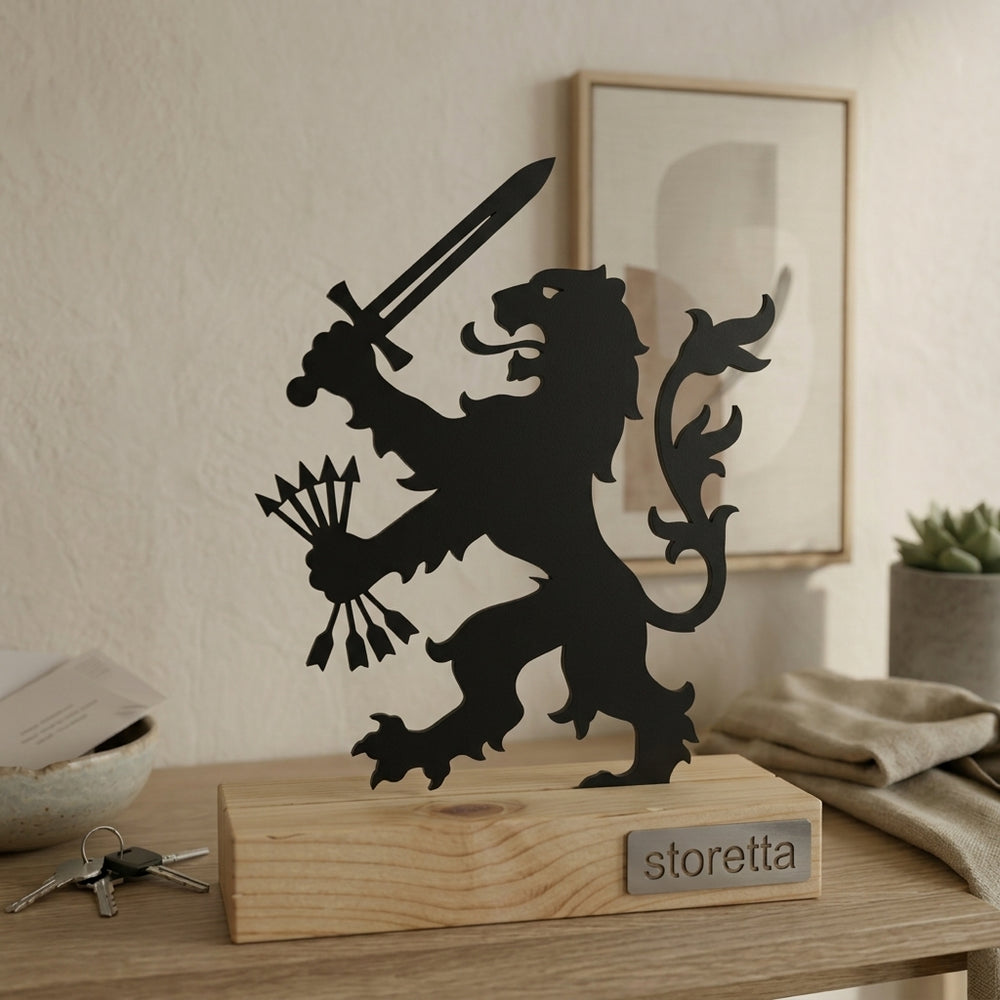 Minimalistisch decoratiebeeld van de Hollandse Leeuw, passend bij interieurs met mangohout en staal.
