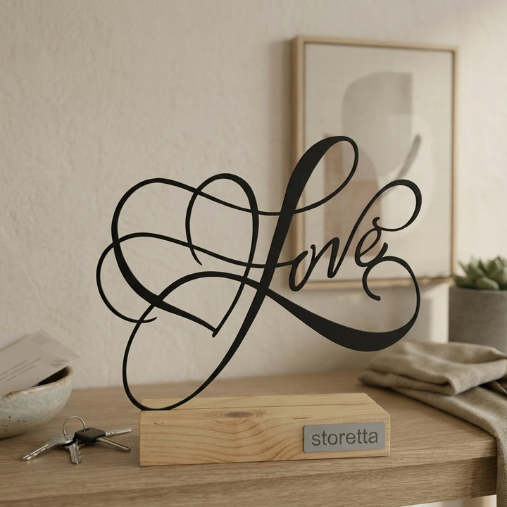 Minimalistisch decoratiebeeld van verweven liefdeslijnen, passend bij interieurs met mangohout en zwart staal.