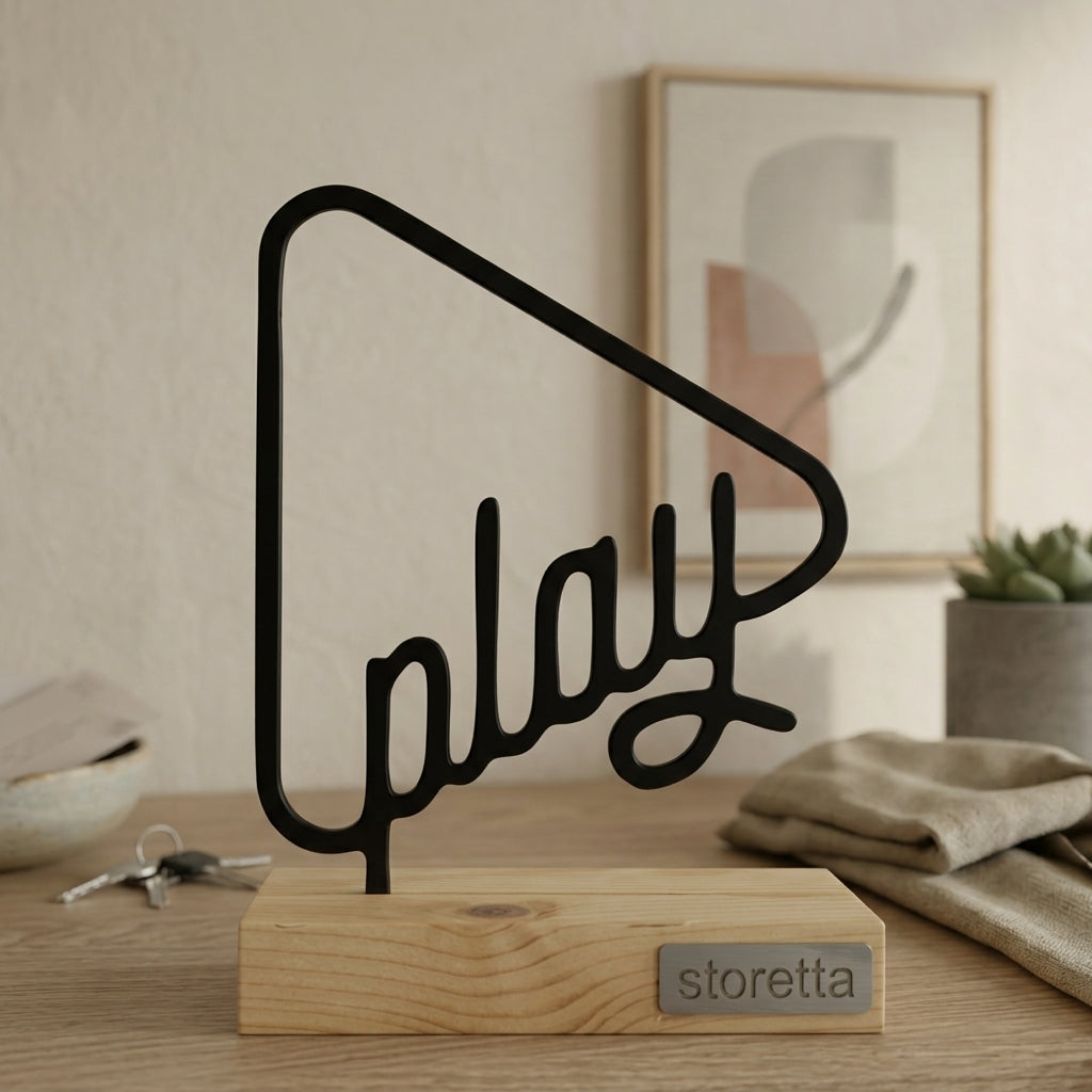 Minimalistisch decoratiebeeld van een Play button, passend bij interieurs met mangohout en zwart staal