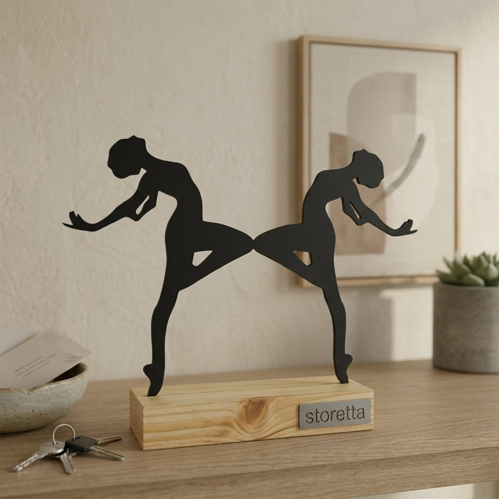 Minimalistisch decoratiebeeld van twee danseressen, passend bij interieurs met mangohout en zwart staal.