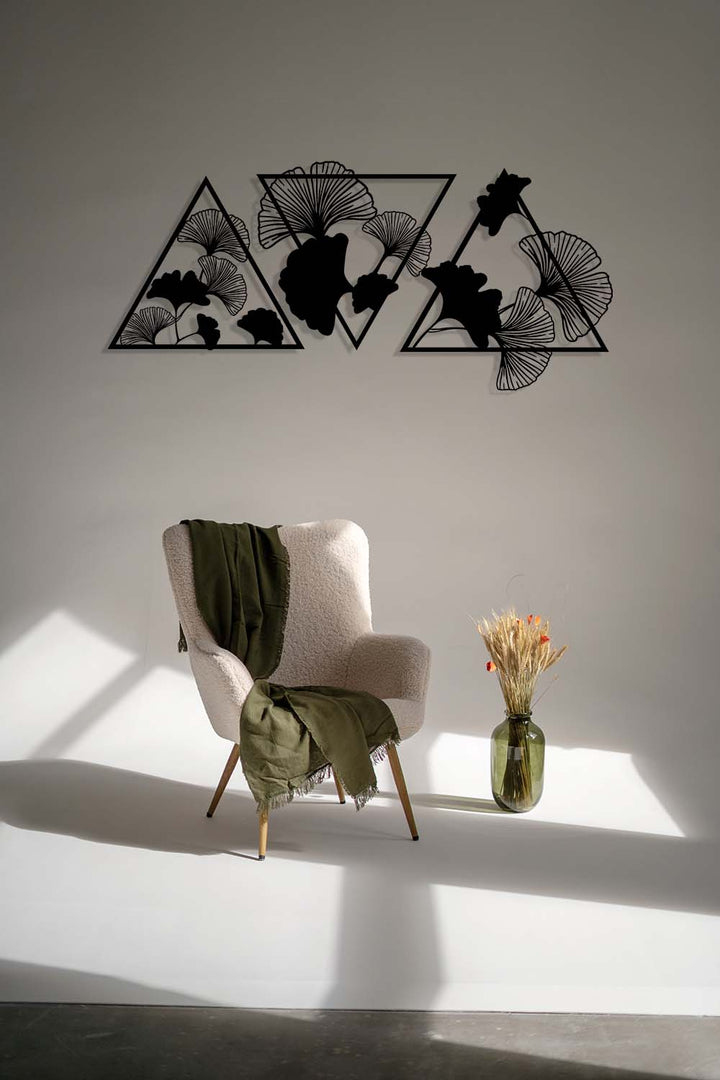 Stijlvolle 3-delige metalen Ginkgo muurkunst. Ruimtebesparende wanddecoratie om een open stadsstudio of loft appartement optisch groter en sfeervoller te maken.