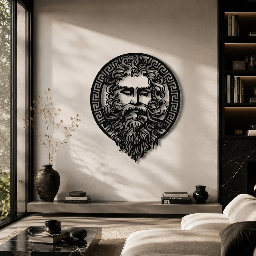 Stijlvolle mythologische wanddecoratie met Grieks patroon, prachtig gepositioneerd boven het tv-meubel in de woonkamer. Stylish mythological wall decor with Greek pattern, beautifully positioned above the TV unit in the living room.
