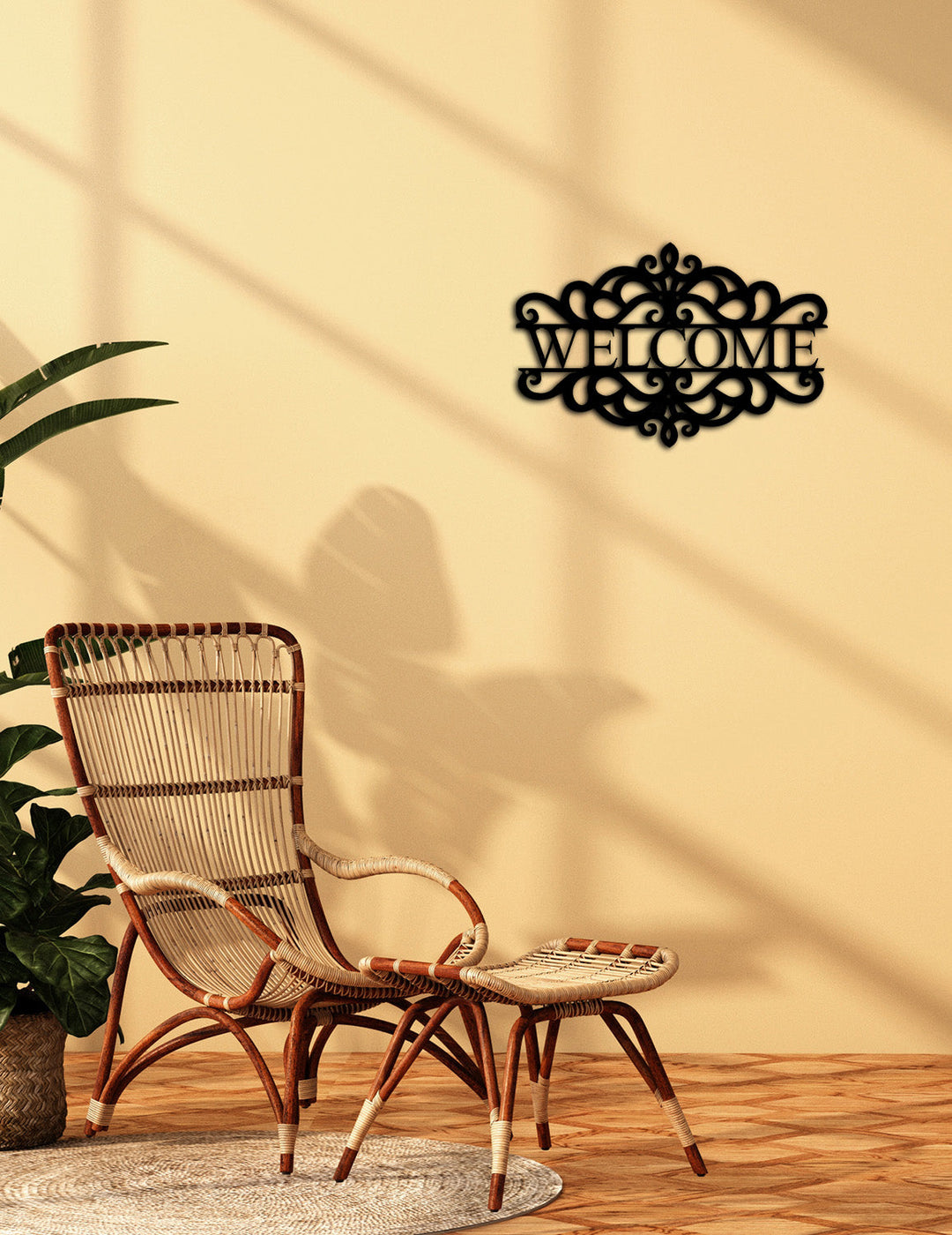 Het perfecte housewarming cadeau: sierlijke metalen 'Welcome' wanddecoratie. The perfect housewarming gift: ornate metal welcome wall decor.