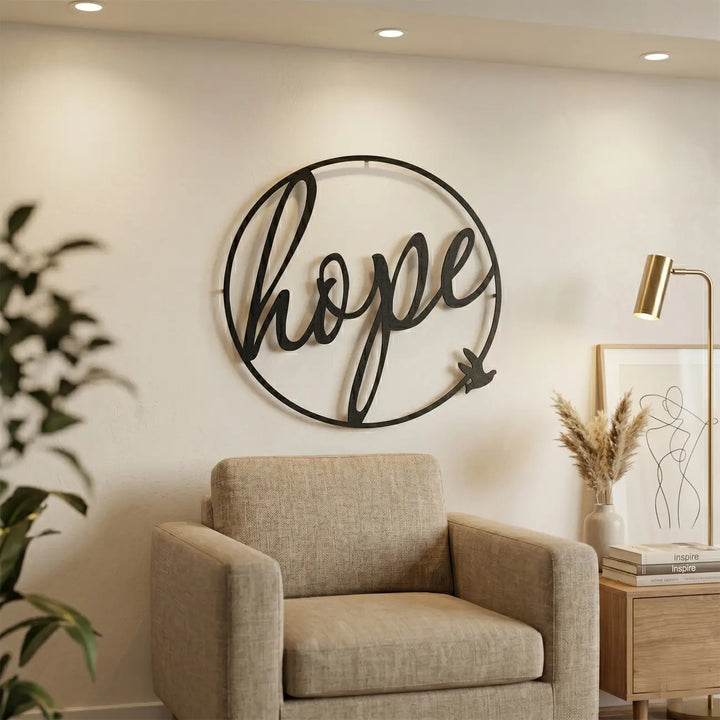 Matzwarte 'Circle of Hope' wanddecoratie met vogeldesign. Een rustgevende en inspirerende eyecatcher voor aan de muur boven de bank in de woonkamer.