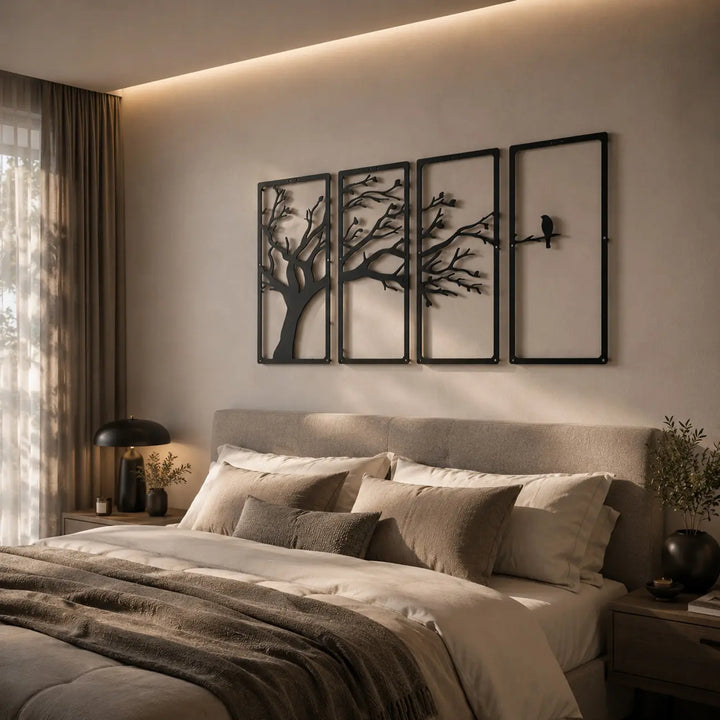 Val heerlijk in slaap onder de bomen. Geef je slaapkamer een zen-uitstraling met deze 4-delige metalen wanddecoratie van de natuur.