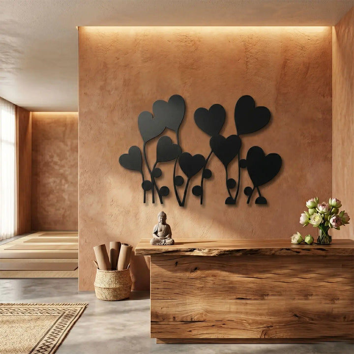 Inspirerende metalen wanddecoratie van een bloeiend hart, ideaal voor een rustgevende sfeer in een yogastudio, praktijk of thuiskantoor.