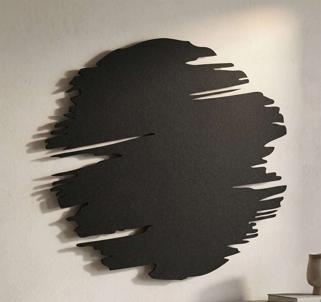 Ervaar 'Stille Luxe' met onze verfijnde abstracte metalen wanddecoratie. Experience 'Silent Luxury' with our refined abstract metal wall decor.