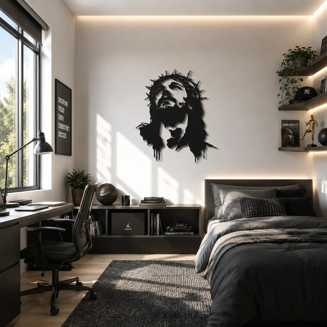 Stoere en moderne metalen wanddecoratie van Jezus met doornenkroon. Een betekenisvolle, inspirerende toevoeging voor een christelijke tienerkamer of studentenkamer.