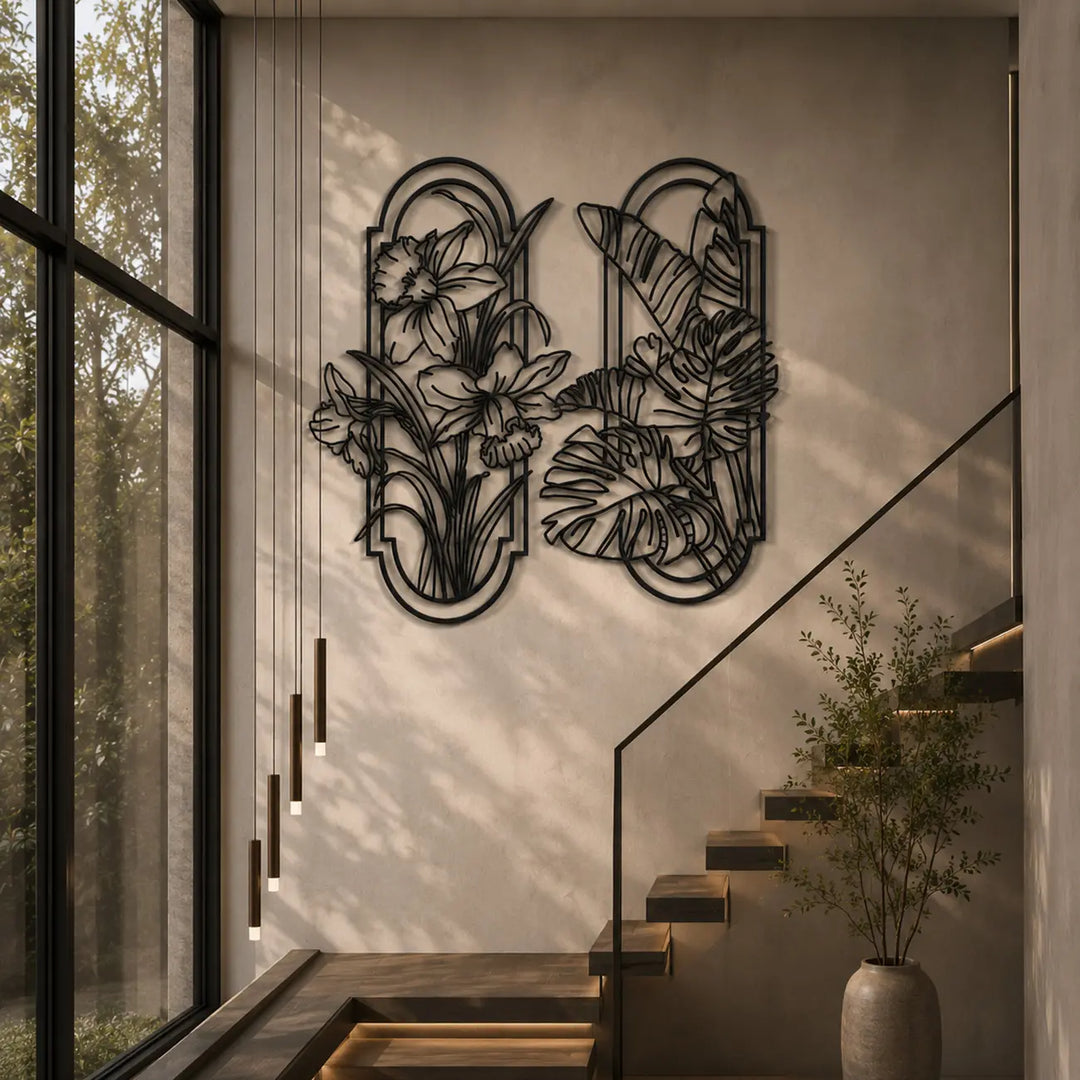 Prachtige set van 2 metalen botanische panelen. De perfecte wanddecoratie om trapsgewijs op te hangen en een hoge, lege muur in het trappengat sfeervol aan te kleden.