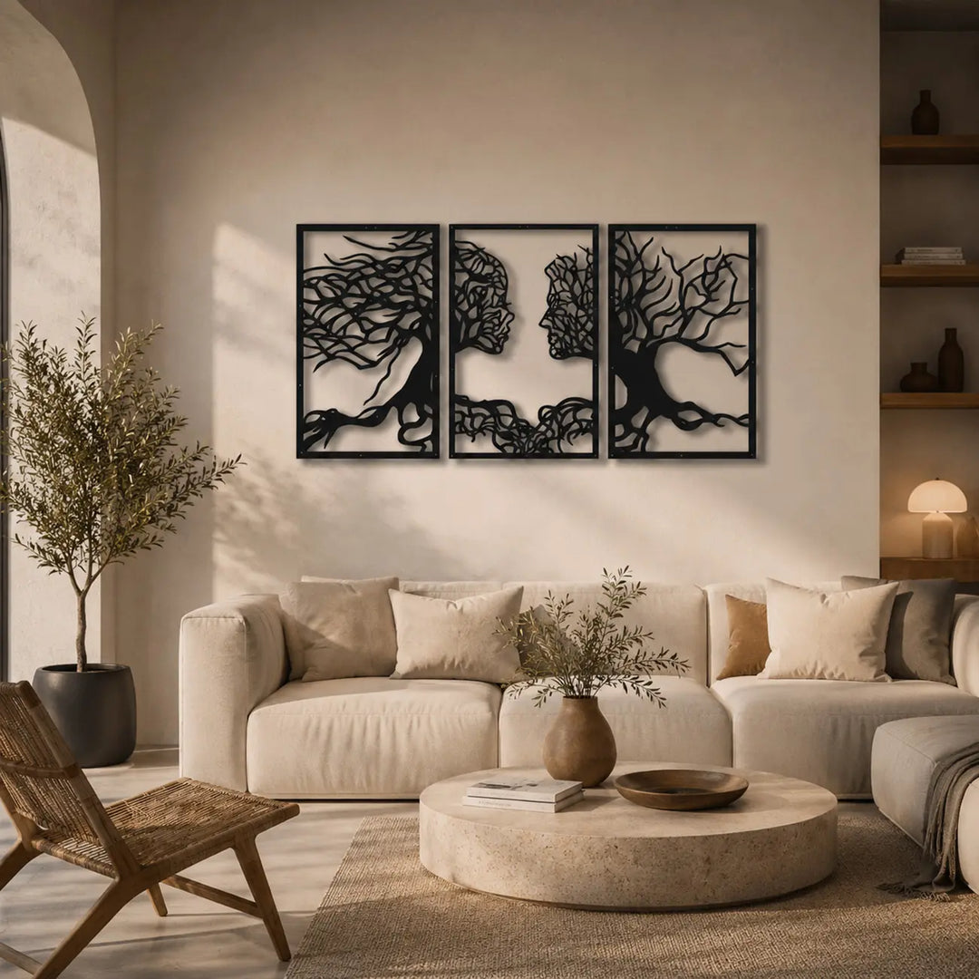 Vul die kale muur boven de bank met de sfeervolle 3-delige set 'Liefde in de Natuur'. Zwarte metalen muurkunst met een prachtig 3D-schaduweffect.