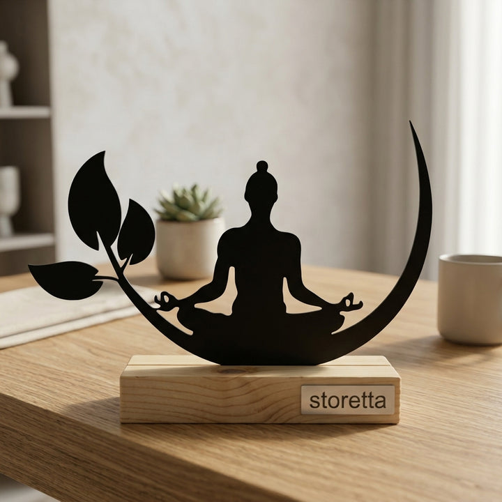 Yoga Lotus beeldje op sokkel met bladeren en maansikkel voor meditatieruimte, dressoir of vensterbank.