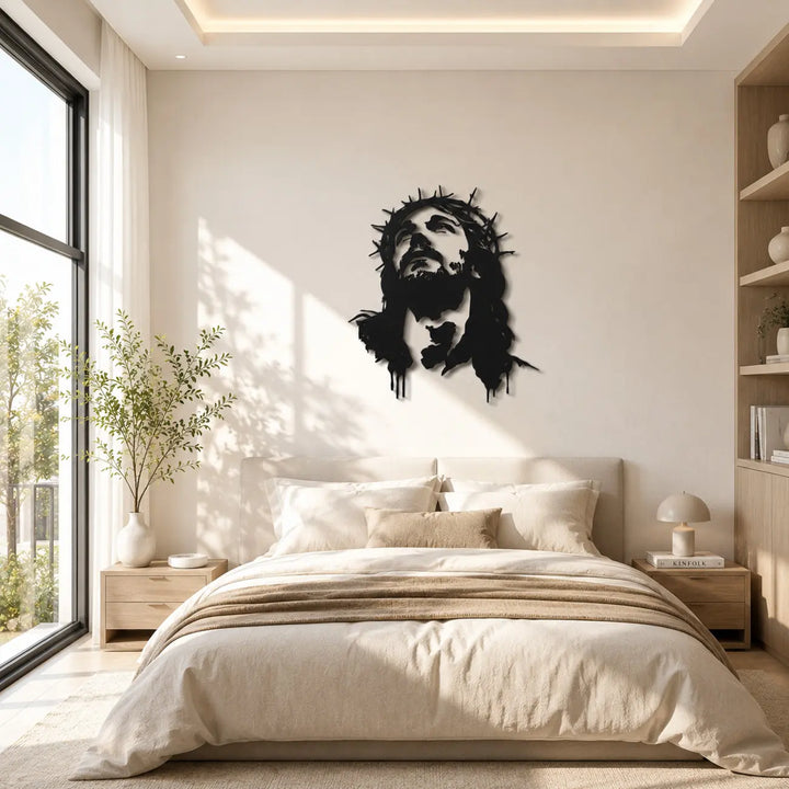 Zwarte metalen wanddecoratie van Jezus met doornenkroon. Een minimalistisch en religieus kunstwerk dat rust en bezinning brengt in uw gebedshoek of slaapkamer.